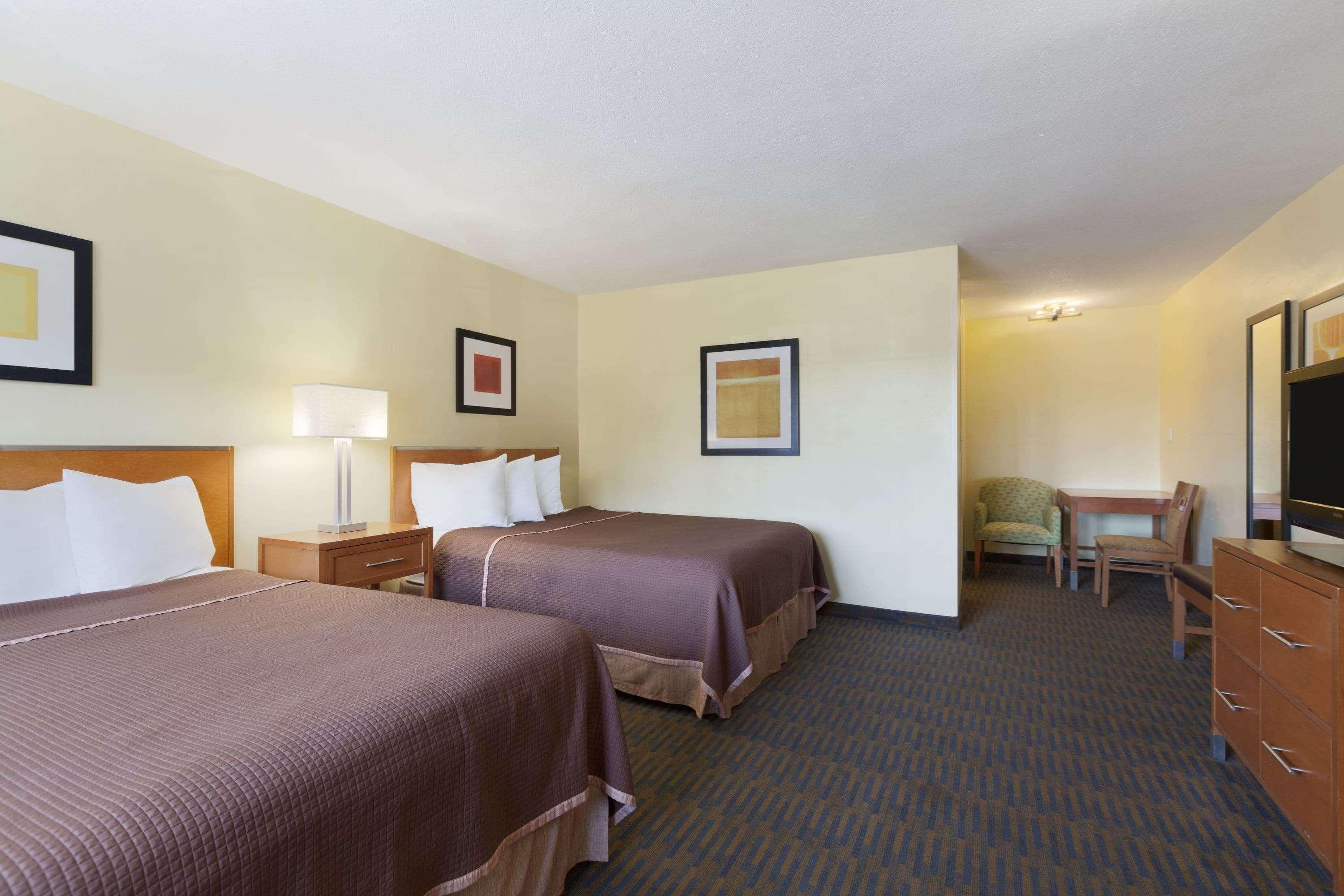Howard Johnson By Wyndham Sea World Hotel 2*
