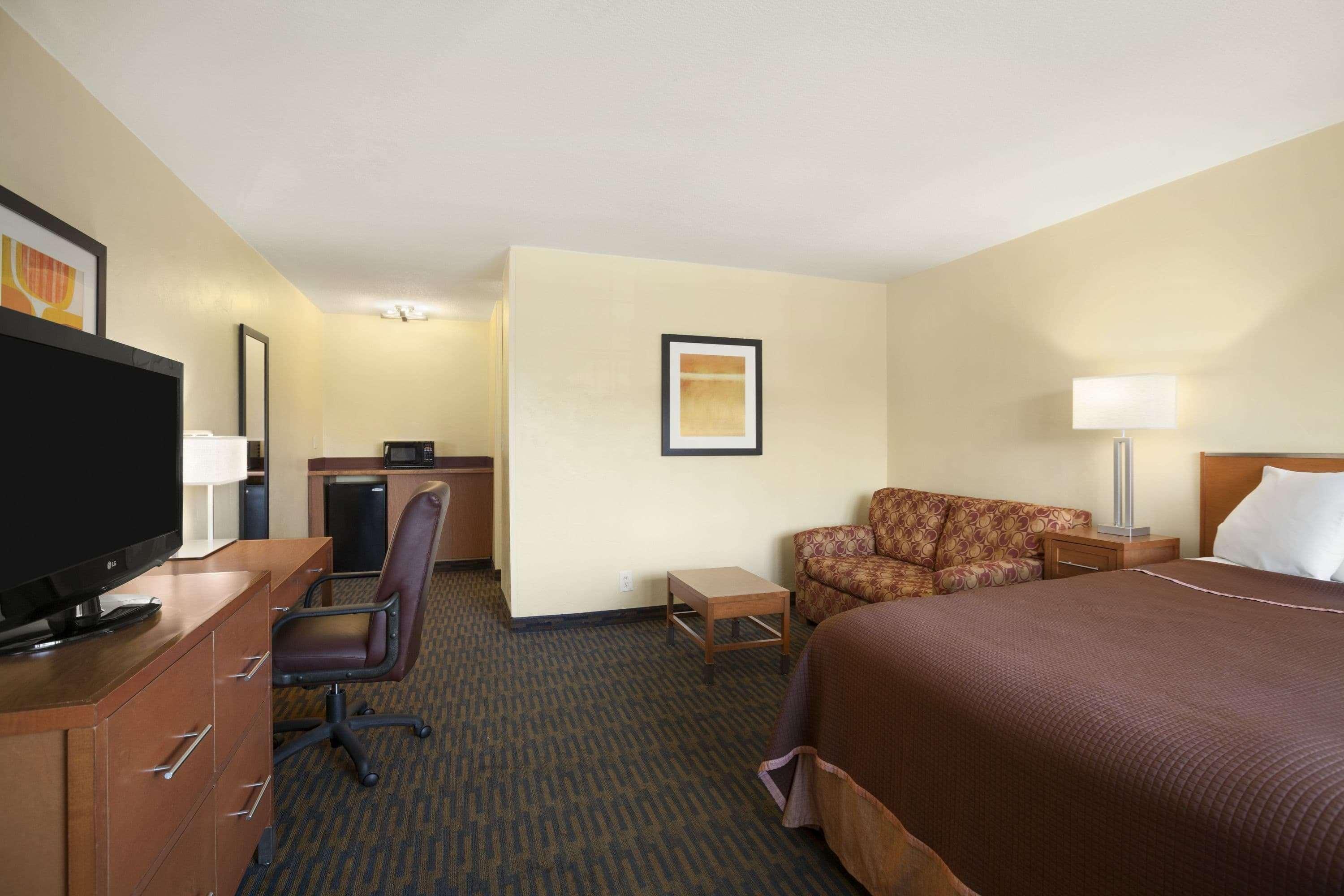 Howard Johnson By Wyndham Sea World