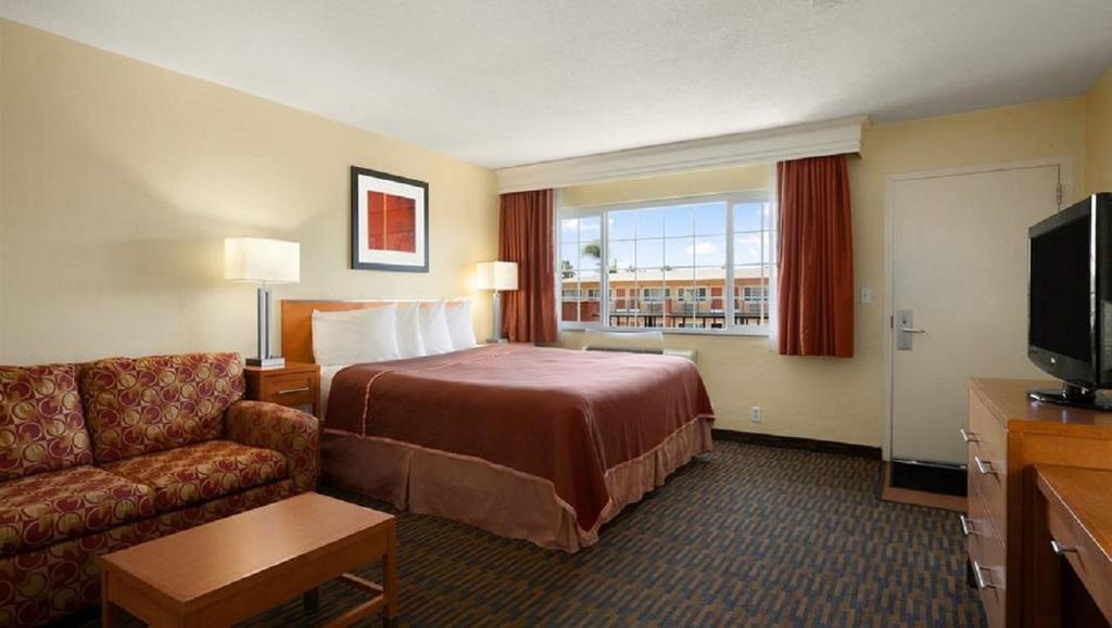 Howard Johnson By Wyndham Sea World Hotel 2*